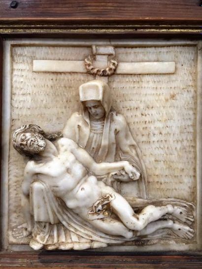 null Déploration du Christ, plaque en albâtre sculpté avec traces de dorure.

XVIIIème...