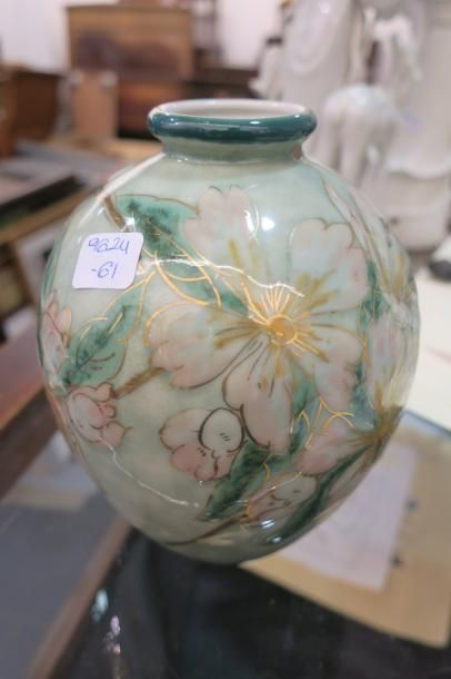 null THARAUD, vase à décor floral, signé, h 17 cm