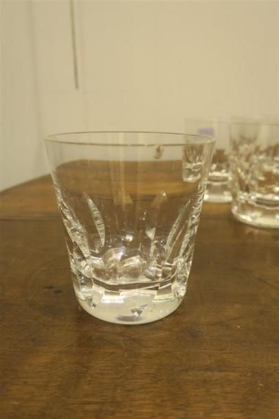 null SAINT LOUIS - 6 verres à whisky en cristal taillé, signés. 3 éclats. 