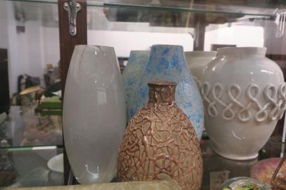 null Lot de 4 vases modernes dont Massier Vallauris, verre dépoli, Sainte Radegonde...