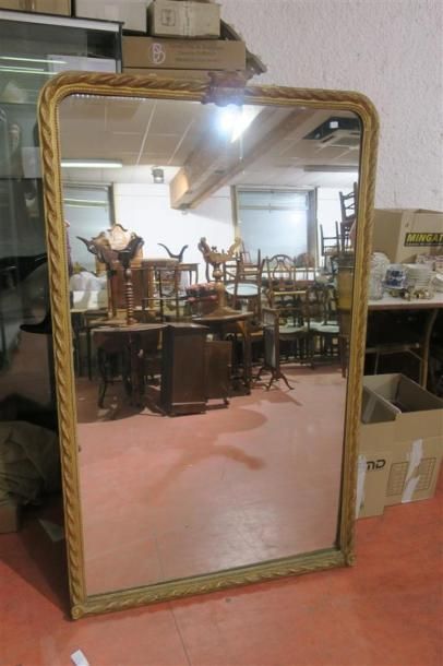 null Miroir à angles supérieurs arrondis à filet torsadé XIXème siècle, h 158cm,...