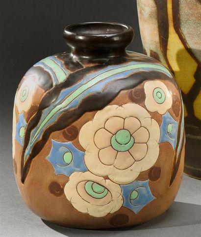 null Keramis
Vase de forme bombée à petit col en céramique polychrome à décor de...