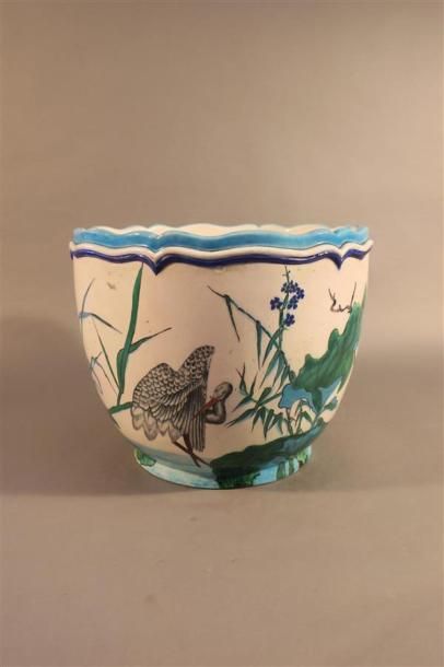 null Théodore Deck (1823-1891)
Cache-pot en céramique polychrome à décor d'échassiers...