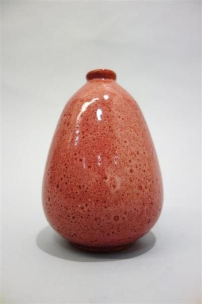 null Robert Lallemant (1902-1954)
Vase de forme ovoïde en céramique rouge nuancée....
