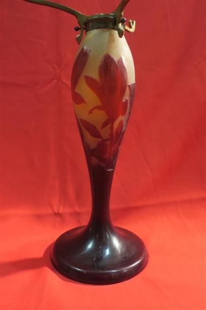 null Gallé
Pied de lampe de forme balustre en verre gravé à l'acide à décor de magnolias...