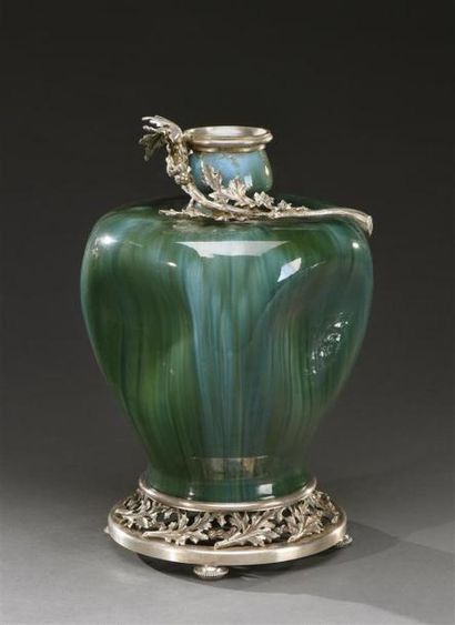 null Clément Massier (1844-1917)
Vase de forme pansue en céramique verte nuancée,...