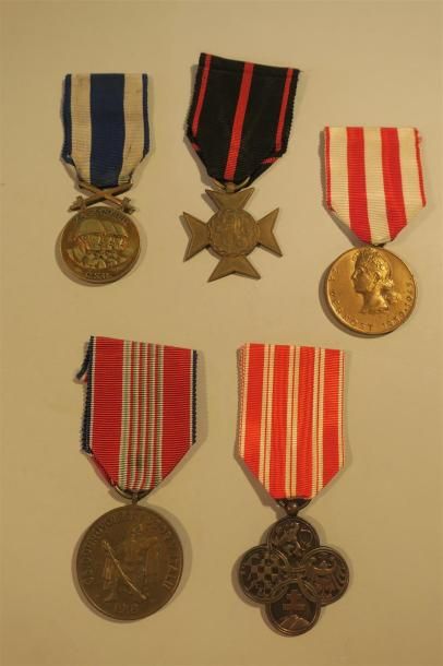 null Tchécoslovaquie, Médailles et croix, lot de 5