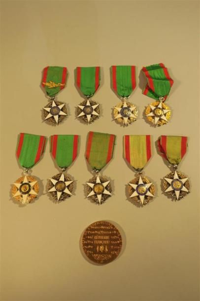 null France- Ordre du mérite agricole, croix (9), et une médaille de table, lot de...
