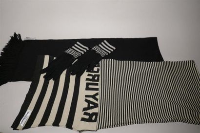 null Sonia RYKIEL. Deux écharpes en laine (noire: 30X180 cm) et Rayures (40X170 cm)....