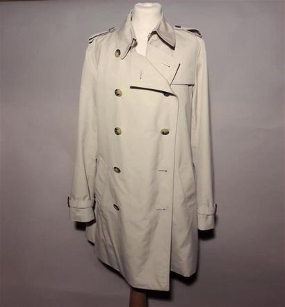 null BURBURRY, London. Trench. Coupe classique. Taille 44 F, 14 UK. Ceinture. Longueur:...