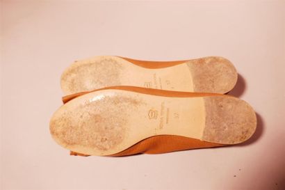 null Sonia RYKIEL. Paire de ballerines en cuir camel clair. Pointure 37. Dust bag....