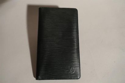 null Louis VUITTON. Porte cartes Epi en cuir noir. 18,5X11 cm. (Couture décousue...