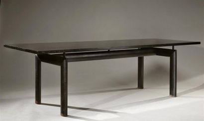 null Le Corbusier (1887-1965)
Grande table de salle à manger à piétement en aile...