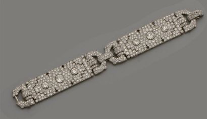 null LINZELER et MARCHAK : Bracelet ruban articulé en platine (850/oo) à maillons...