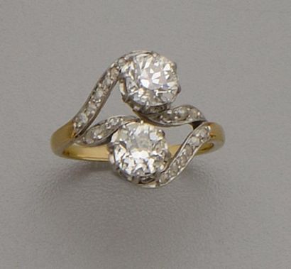 null Bague vous et moi en or de deux tons 18K (750/oo) et platine (850/oo) sertie...