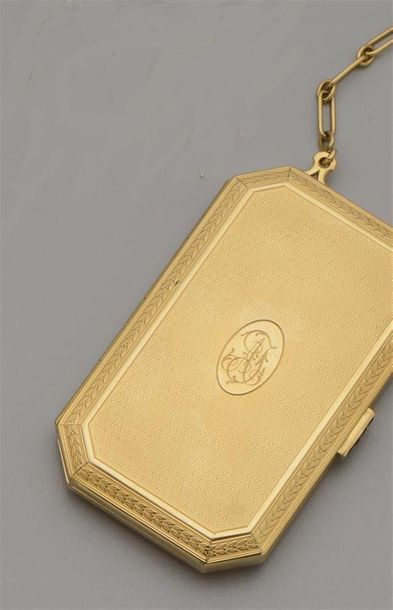 null Minaudière rectangulaire en or jaune 18K (750/oo) à décor finement ciselé, au...