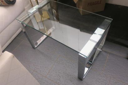 null Table basse rectangulaire, plateau en verre, montant en métal brossé
