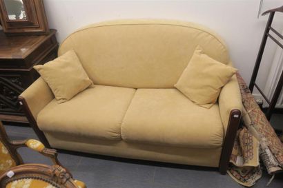 null Petit canapé-lit garnie de suédine couleur crème