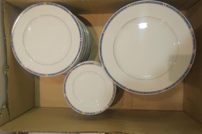 null Ensemble d'assiettes en porcelaine Limoges Haviland, modèle chatelaine bleue...