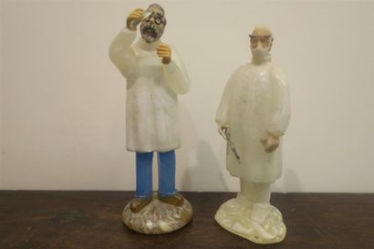 null Deux personnages en pate de verre représentant un dentiste et un médecin