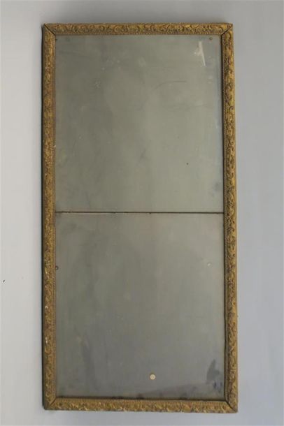 null Miroir à baguettes en bois sculpté à la Bérain.
XVIIIème siècle.
12 x 50cm
...