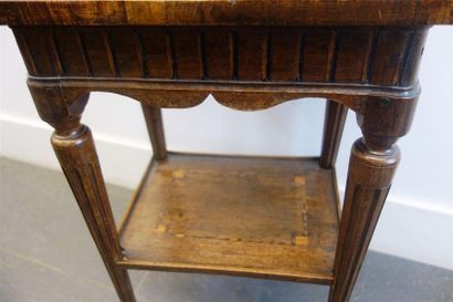 null Petite table de salon, dans le style Louis XVI, en noyer et intarsia, plateau...