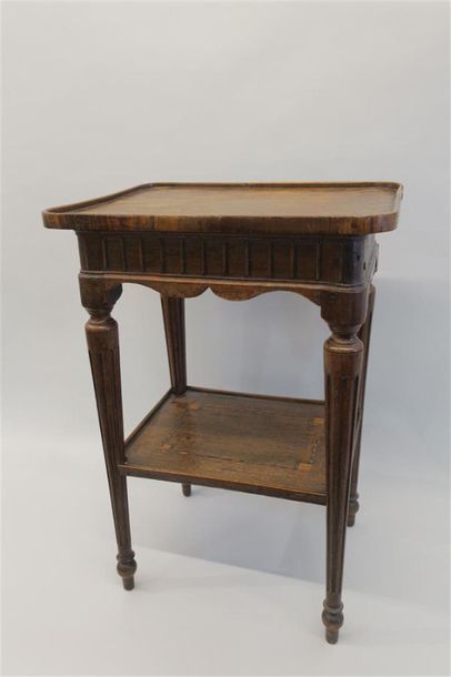 null Petite table de salon, dans le style Louis XVI, en noyer et intarsia, plateau...