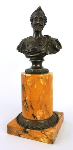 null Mathieu JACQUET, (d'après).
Buste d'Henri IV en empereur romain, bronze à patine...