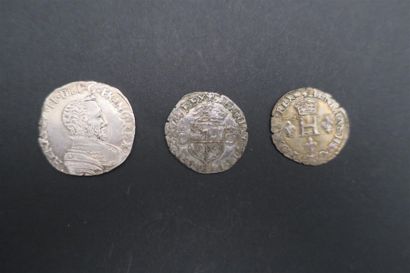 null HENRI II ( 1547-1559) TESTON du DAUPHINE 1560 Z , 9g 38, DUP 992, et un 1/2...