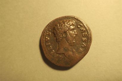 null AELIUS (136-138) Cesar sous Hadrien : SESTERCE en laiton frappé à à Rome en...