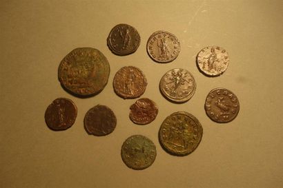 null LOT de 12 pieces : 2 bronzes de POSTUME et AURELIEN, 10 ANTONINIENS DE BILLON...