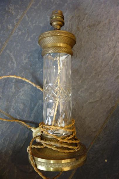 null PIED de LAMPE en bronze doré et cristal simulant une colonne.