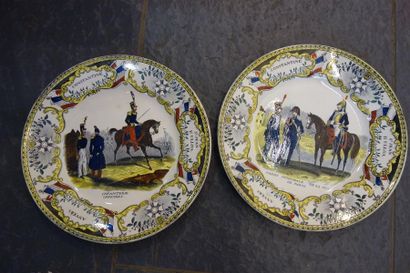 null CREIL. 6 ASSIETTES à décor imprimé polychrome militaire.