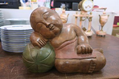 null Bouddha enfant, bois sculpté. 