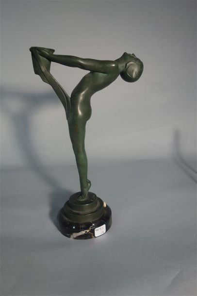 null Max LE VERRIER (1891-1973)
" Lueur lumineuse "
Épreuve en régule à patine vert...