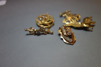 null Lot de cinq broches anciennes en or jaune 18K (750/oo) certaines agrémentées...