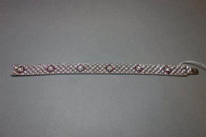 null Bracelet ruban articulé en or gris 18K (750/oo) à motifs géométriques entièrement...