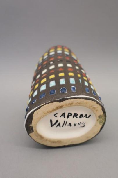 null Roger CAPRON (1922-2006) - VALLAURIS
Vase en céramique à corps tubulaire de...