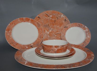 null VILLEROY & BOSCH (MANUFACTURE)
Service de table en porcelaine modèle " Sienne...