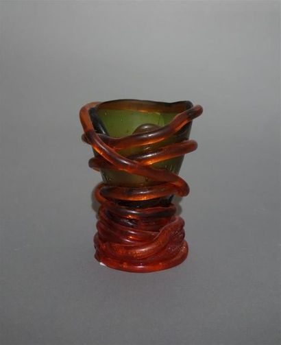 null Gaetano PESCE (né en 1939)
Petit vase conique modèle " Pompitu " en résine verte...
