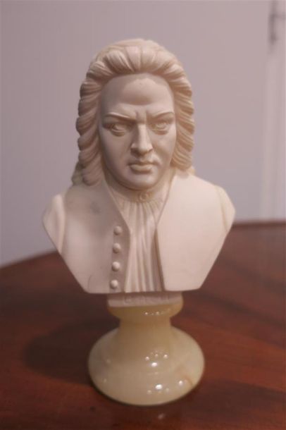 null Petit buste représentant Bach, signé au dos A. Gionnelli. 