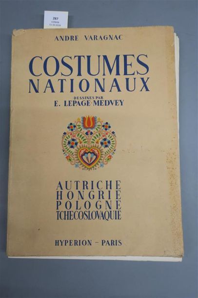 null VARAGNAC (André). COSTUMES NATIONAUX. Préface par André Varagnac. PARIS, HYPÉRION,
1939....