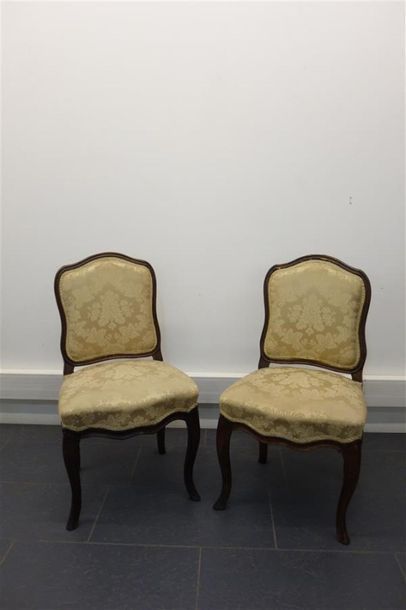 null Paire de chaises Louis XV en hêtre patiné, mouluré.
XVIIIème siècle.
H.86cm...
