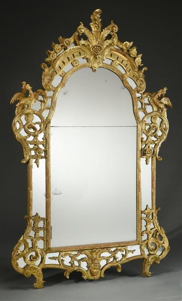 null Grand miroir Régence à parcloses, bois redoré à encadrement de baguettes perlées...