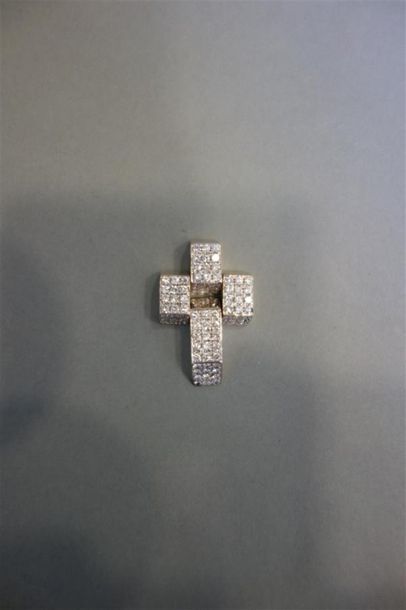 null Pendentif croix articulée en or gris 18K (750/oo) pavée de diamants Poids brut...