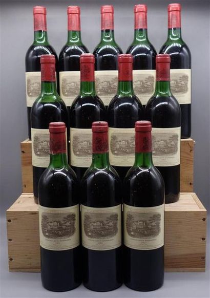 null 12 B CHÂTEAU LAFITE ROTHSCHILD (Caisse Bois d'origine) 1 T.L.B; 5 H.E.+; 3 H.E;...