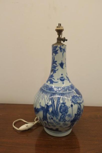 null Vase gourde en porcelaine de Chine montée en lampe. 
