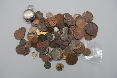 null LOT d environ 100 monnaies diverses : 2 décime an 4 , un poids monétaire, é...