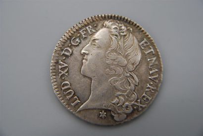 LOUIS XV 1715-1774
1/2 ECU AU BANDEAU 1747...