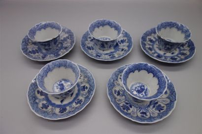 null Ensemble de porcelaine bleu blanc composé de trois raviers, un bol à décor de...
